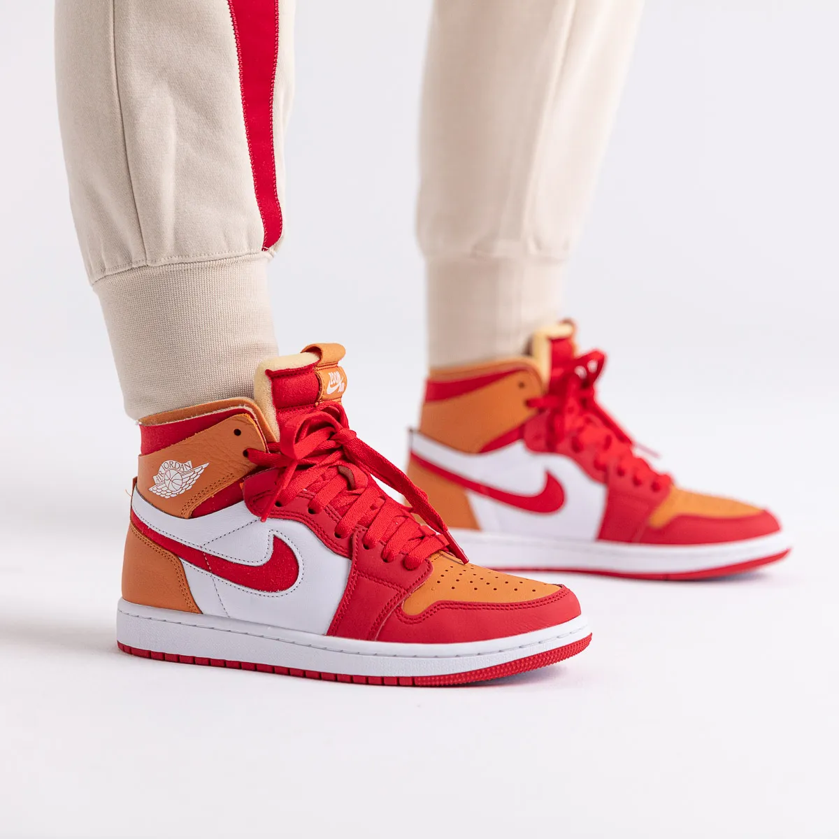 NIKE W AIR JORDAN 1 ZOOM AIR CMFT 