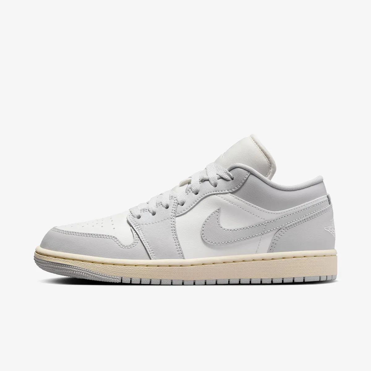 NIKE WMNS AIR JORDAN 1 LOW 