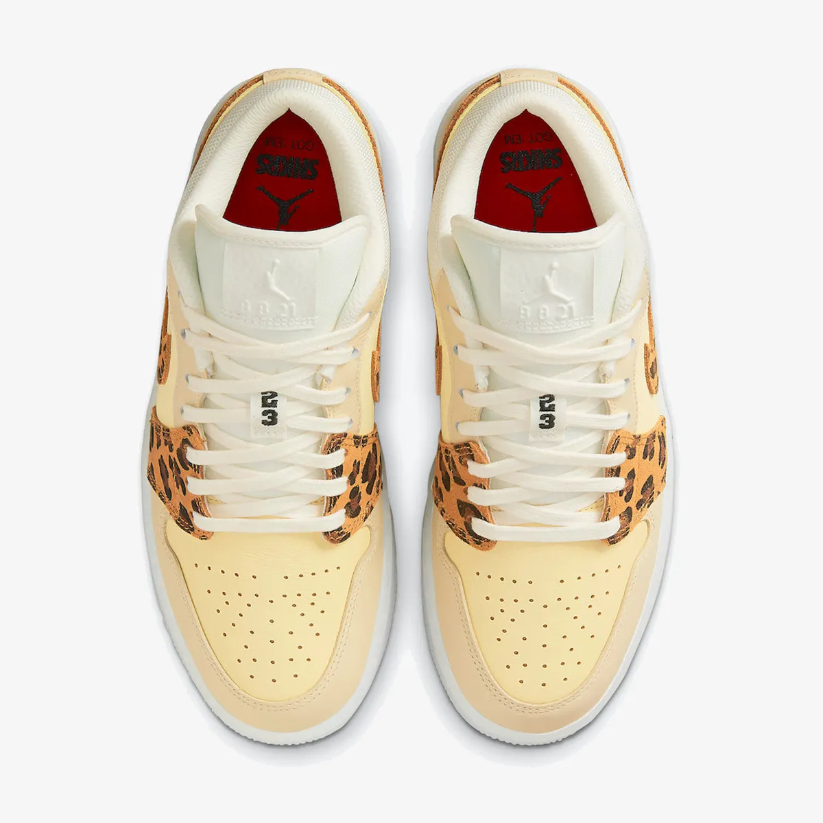 NIKE WMNS AIR JORDAN 1 LOW 