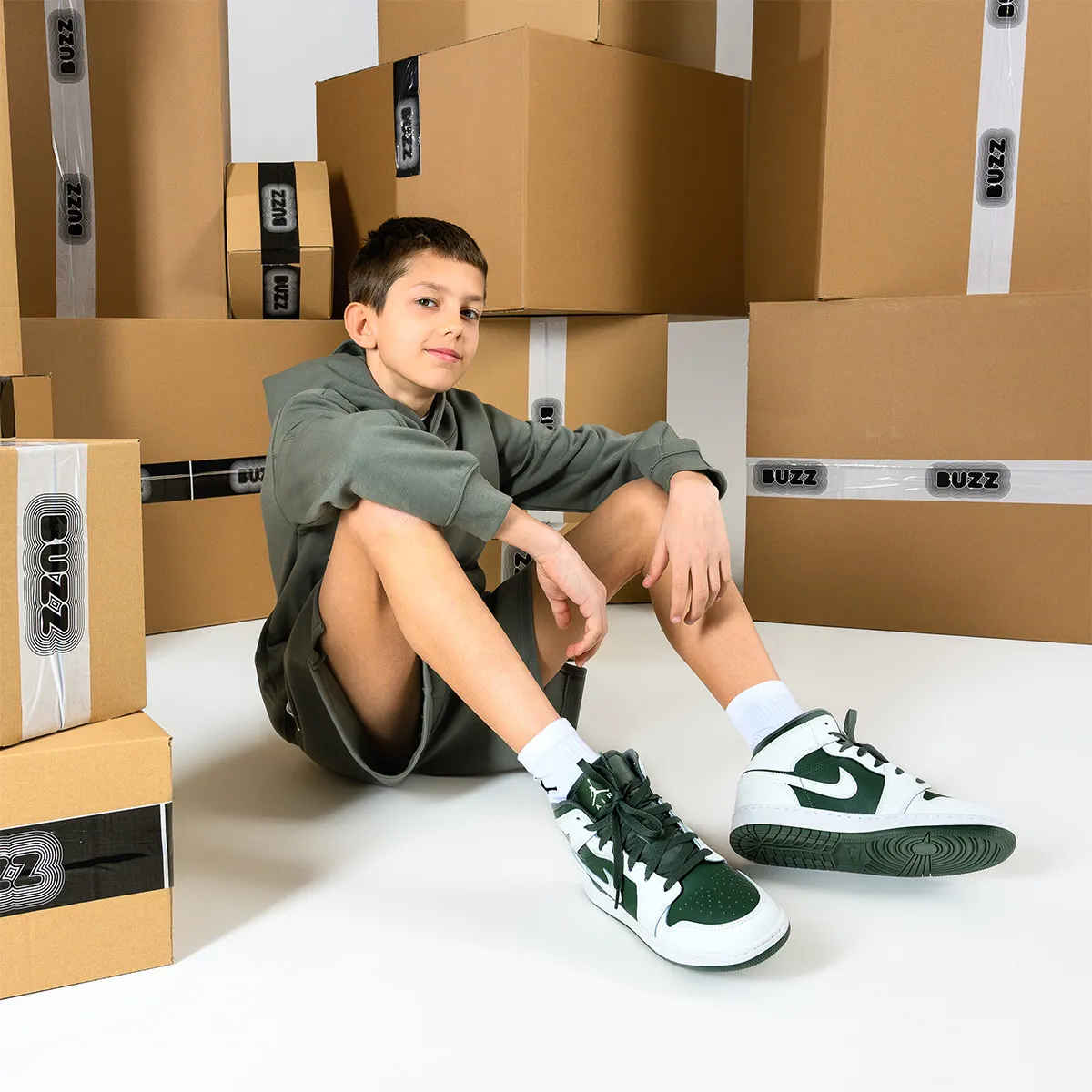 NIKE AIR JORDAN 1 MID BG 