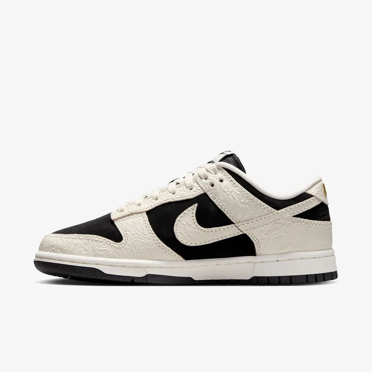 NIKE WMNS NIKE DUNK LOW SE 