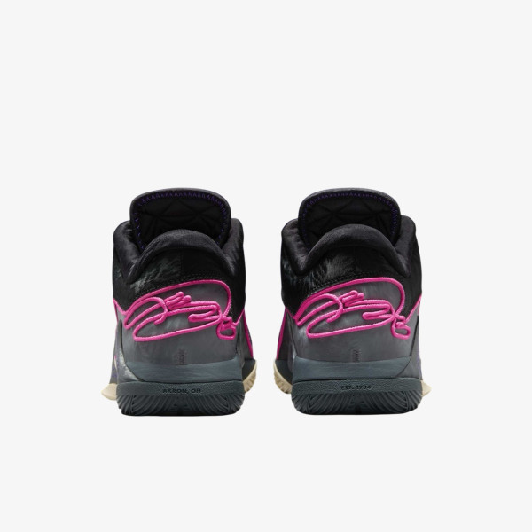 NIKE LEBRON XXII 