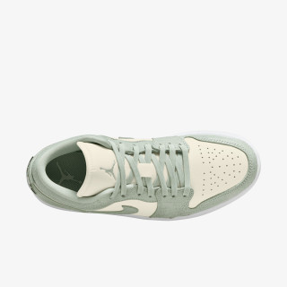 NIKE WMNS AIR JORDAN 1 LOW SE 