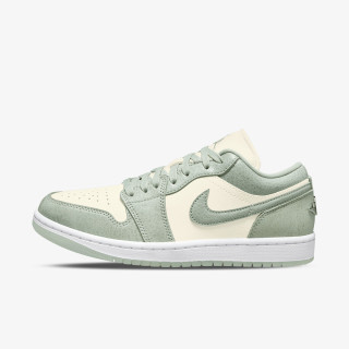 NIKE WMNS AIR JORDAN 1 LOW SE 