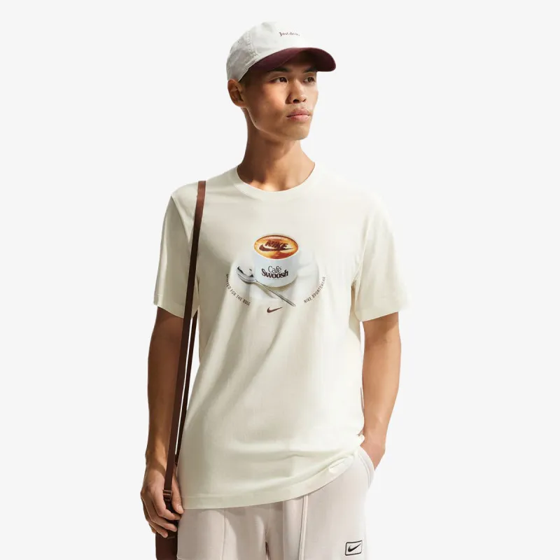NIKE U NSW TEE STD CAFE SWOOSH MUG