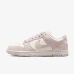 NIKE WMNS NIKE DUNK LOW SE 