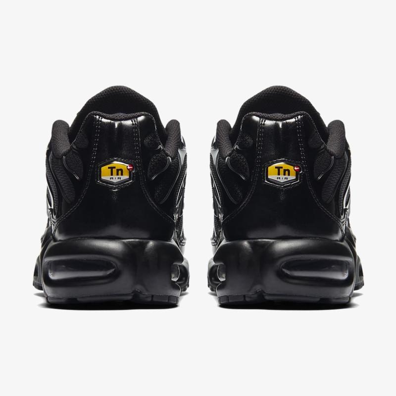 NIKE AIR MAX PLUS 