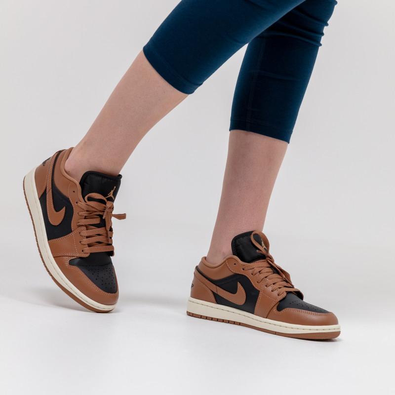 NIKE WMNS AIR JORDAN 1 LOW 