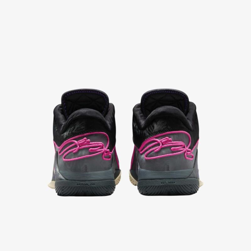 NIKE LEBRON XXII 