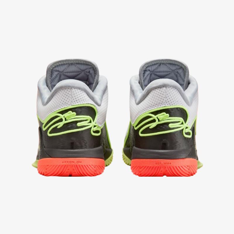 NIKE LEBRON XXII 